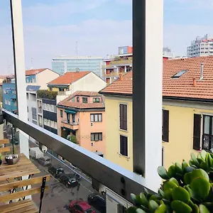 Morivione - Bocconi Free Parking , Milan Italy